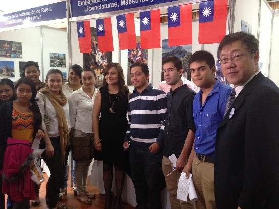 本館參加2014年瓜國獎學金博覽會