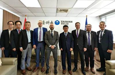 巴拉圭資通訊科技部長比亞德拜會國立台灣科技大學