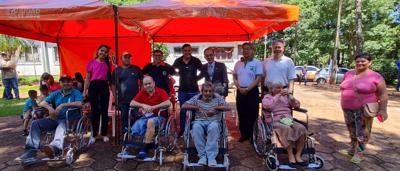 捐贈東方市市政府20台輪椅及乙批玩具