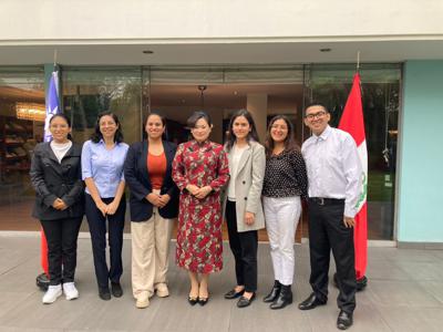 Entrega Certificado de Beca Taiwán 2023 a los seleccionados peruanos
