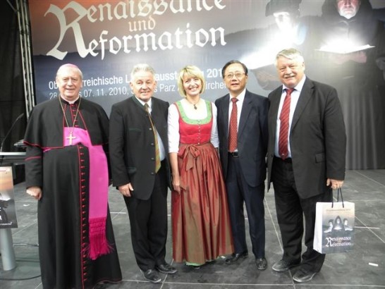 左一：天主教上奧地利邦區主教