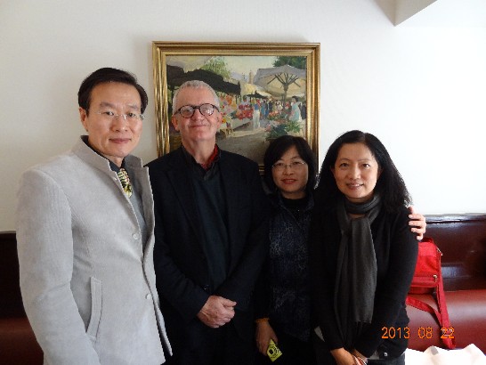 (左起) 駐澳大利亞代表處教育組遲組長耀宗、澳洲著名漢學家暨澳洲國立國家大學中文系主任John Mingford、國立臺灣師範大學華語文教學系主任曾金金教授及國立臺灣師範大學應用華語文學系教授陳麗宇。