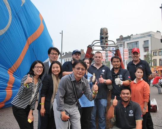 台東縣政府熱氣球團隊與駐歐盟兼駐比利時代表處合影