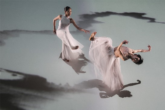 “Water Stains on the Wall” by Cloud Gate Dance Theatre