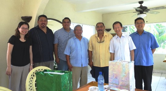 本館何大使於本（1）月27日上午與貝里斯北部Corozol選區國會議員Florencio Marin Jr.等人進行早午餐會。