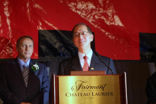 Dr. David Tawei Lee, Representative of Taipei Ecomomic and Cultural Office in Canada, makes speech at the reception.