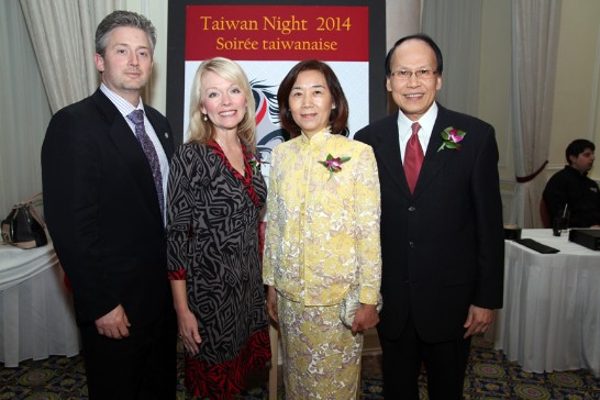 Dr. Chih-Kung Liu, ROC (Taiwan) Representative to Canada, and Mrs. Liu welcome Candice Bergen, Minister of State for Social Developmen, and Conservative MP Blaine Calkins.