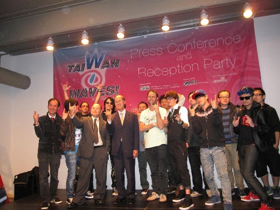 李代表於記者會後與台灣樂團團員合影