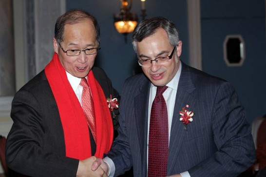 駐加拿大李代表大維與國庫部長Tony Clement合影