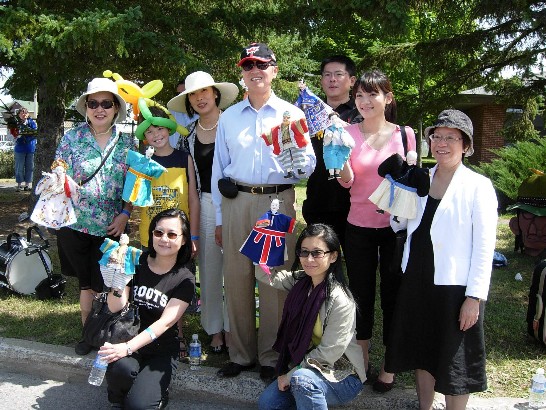 Taiwan Representative Dr. David Lee and Mrs. Lee attend the parade of Puppets Up! Festival in Almonte, 50 kilometers west of Ottawa.