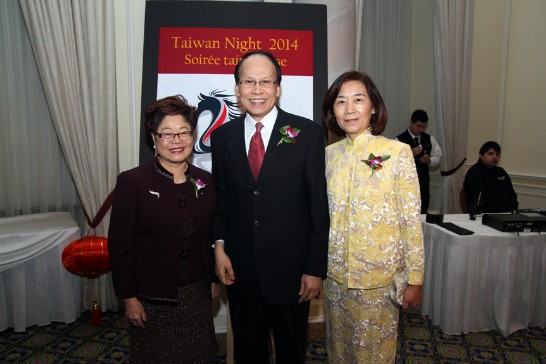 Dr. Chih-Kung Liu, ROC (Taiwan) Representative to Canada, and Mrs. Liu welcome Alice Wong, Minister of State (Seniors).