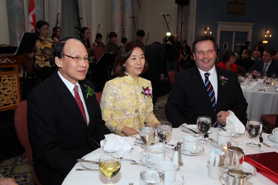 Dr. Chih-Kung Liu, ROC (Taiwan) Representative to Canada and Mrs Liu welcome Jason Kenney, Minister of Employment and Social Development and Minister for Multiculturalism