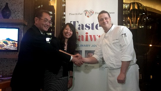 陳副處長、觀光局游主任與訪華主廚Thomas Heinrich共同出席活動