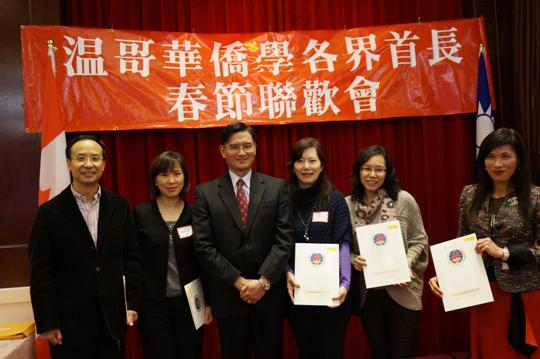 莊處長頒發志工感謝狀