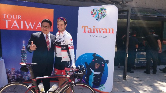 觀光局劉副局長與奧運單車選手Zach Bell