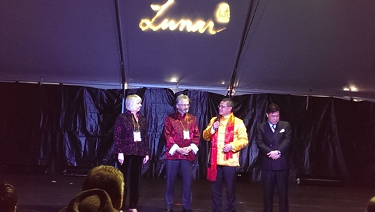 (由左至右)溫哥華市議員Adriane Carr、Geoff Meggs、Raymond Louie、Kerry Jang出席開幕活動