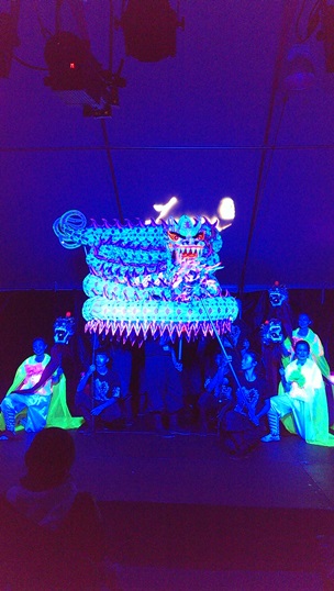 卓蘭高中舞龍隊演出夜光龍