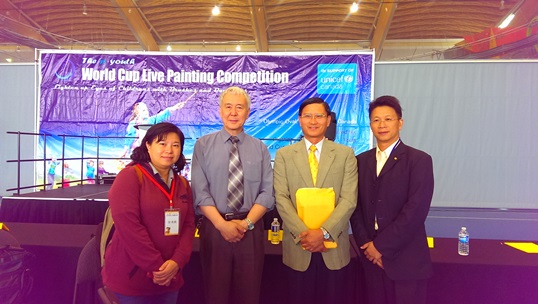 莊處長恒盛與「中華文化經濟交流促進會」邱秘書長明欽(右一)、徐理事鴻鶴(左一)及活動主席孟煒章合影