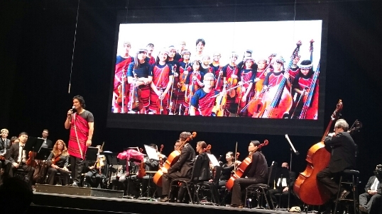 開幕典禮「美麗的島嶼」主題音樂會由加國台裔指揮家謝建得指揮