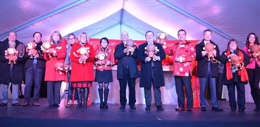 2月13日李處長與卑詩省省議員、溫哥華市議員等政要於開幕典禮合影