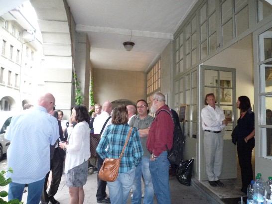 來賓享用珍珠奶茶