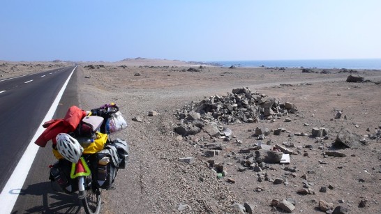    Realizando un admirable viaje de 18 meses de duración ya, el que comenzó en Alaska y que considera trece países en América, el Sr. Strong Wu comparte con nosotros hermosas fotografías de su paso con su bicicleta por Chile; especialmente significativas en el contexto de las celebraciones del Centenario de Taiwán.