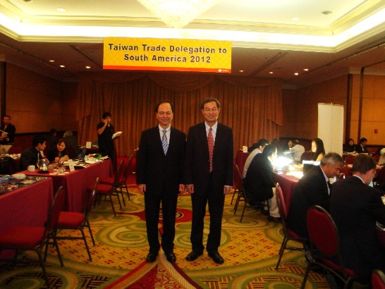 El señor Embajador Ming-Wen Wang junto al Vicepresidente de TAITRA, el señor Wen-Yea Wu
