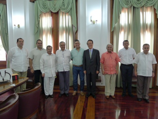 湯代表繼仁與Norte de Santander省長Edgar Díaz及幕僚合影