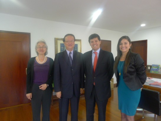 湯代表與哥國際會展中心主席Andrés Valderrama合影