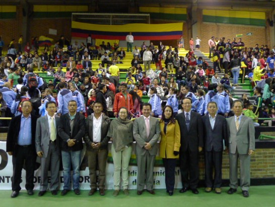 湯代表和與會貴賓合影