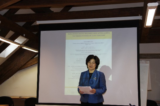 駐捷克薛代表美瑜10月25日於查理士大學哲學暨藝術學院政治系年度論壇會議開幕式致詞