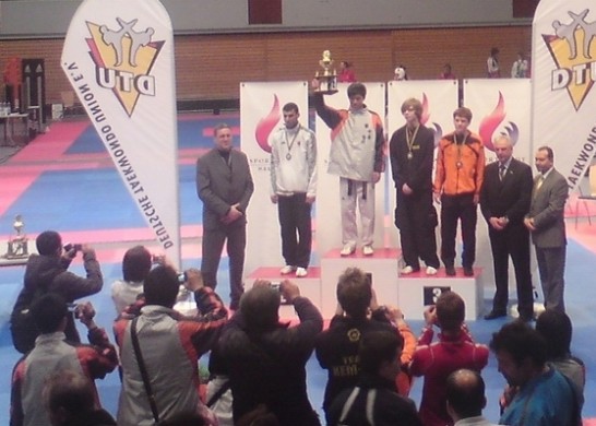 台北縣樹林高中跆拳道代表隊選手趙宇擎獲頒金牌