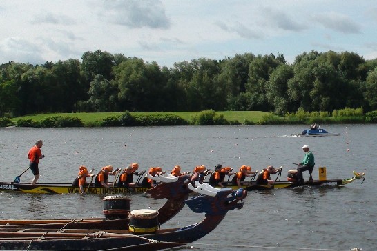 1989年臺灣致贈漢堡2艘龍舟一隅。