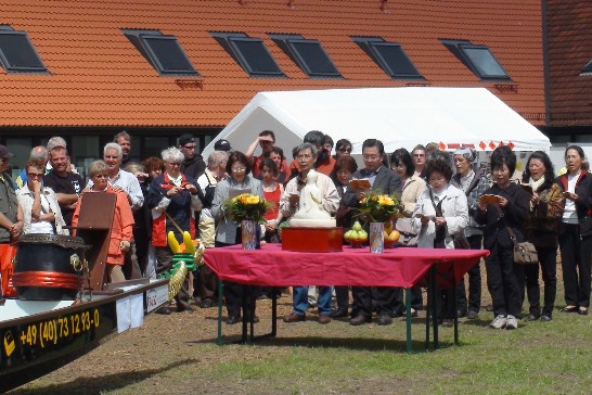 新龍舟佛教誦經祈福儀式。