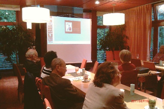 Scheer教授以郵票解說政府遷台初期之歷史意涵。