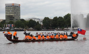 台灣龍舟參加阿斯特歡慶節