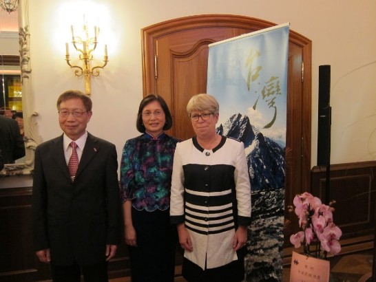 漢堡邦副議長 Barbara Duden與朱總領事夫婦合影