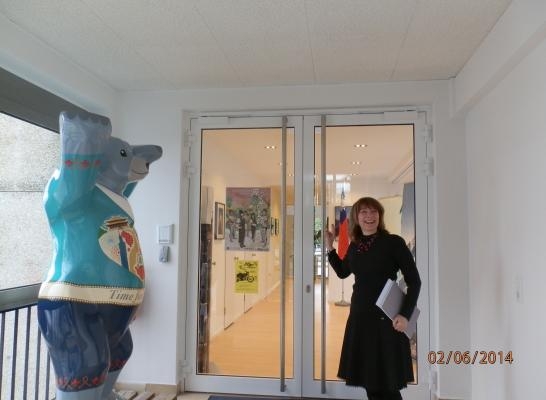 本處新地標--象徵友誼的台灣巴迪熊