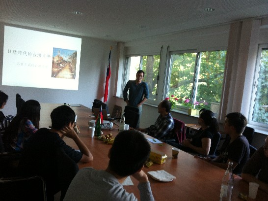 漢堡台灣同學會與漢諾威同學會於104年9月12日合辦知識饗宴系列演講活動,由漢諾威同學會王忠斌同學演講[日殖時代的台灣文學]