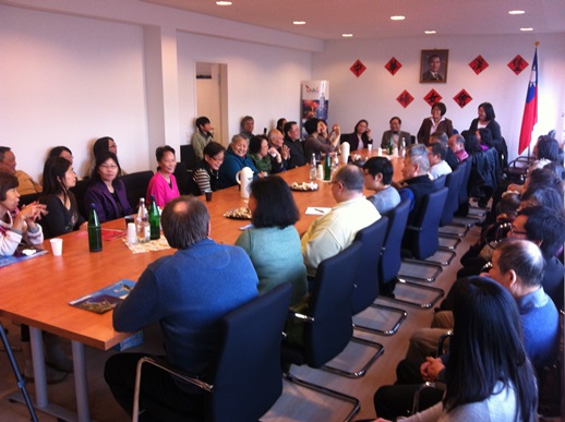 漢堡中華婦女會於105年1月9日舉辦新春茶會,駐漢堡辦事處朱處長偕同夫人連袂出席, 並向全體僑胞賀年