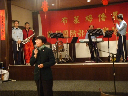 我空軍樂隊於參加第45界不來梅音樂節後於僑界新年活動表演；駐漢堡辦事處張處長曉妮致詞表示感謝並恭賀大家新年萬事如。