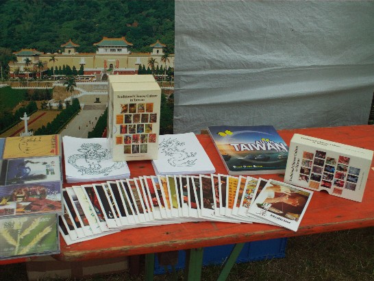 駐漢堡新聞處於第一屆堡漢堡台灣盃龍舟賽場地搭建台灣展場，提供各類台灣文宣品供來賓來取閱