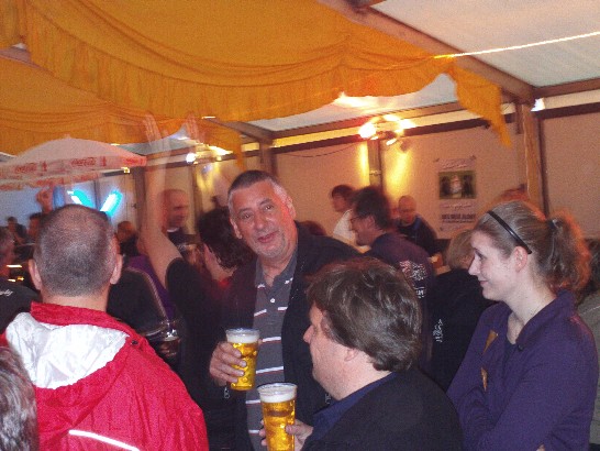 由Loto + Pape 擔任主唱之晚會新引眾多觀眾