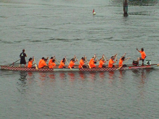 第一屆漢堡台灣盃龍舟賽台灣隊奮力衝刺