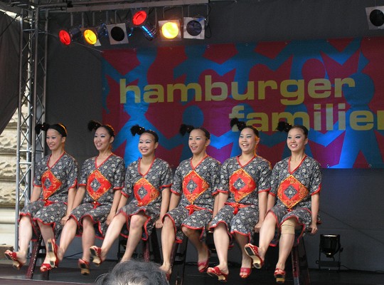 蘭陽舞蹈團演出"吱吱喳喳"