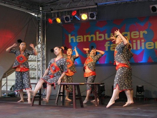 蘭陽舞蹈團演出"吱吱喳喳"