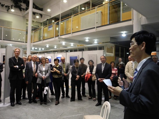 駐慕尼黑辦事處鄭處長兆元夫婦參加駐處與德國史坦堡縣合辦「台灣畫境照片展」開幕酒會