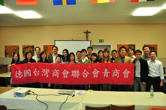 德國台灣商會聯合總會青商會於100年11月25至27日舉辦第一屆慕尼黑冬季聯誼會,全體團員合影留念