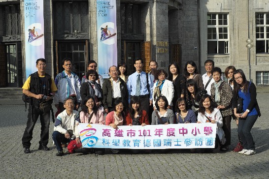 駐慕尼黑辦事處鄭處長兆元於101年8月9日陪同高雄市中小學科學展覽績優學校教育人員考察團參訪德意志博物館!