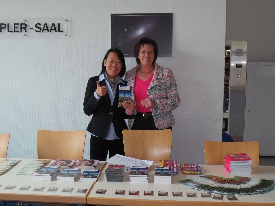 駐慕尼黑辦事處鄭處長兆元受邀於102年4月20日赴德國巴登伍騰堡邦Weil縣克普勒文科中學進行國情簡介!